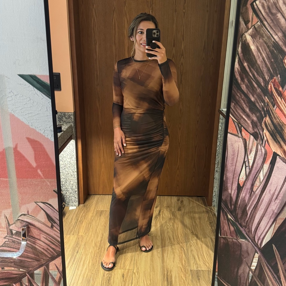 Printed Mesh Ruched Long Sleeve
Maxi Dress Elegant Brown Dress Used Once